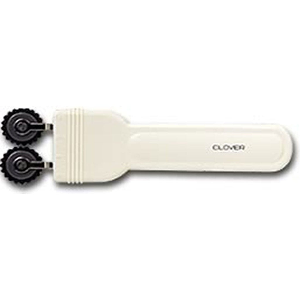 CLOVER DOUBLE TRACING WHEEL SEAM LINE AND CUTTING LINE CAN BE MARKED AT THE SAME TIME.